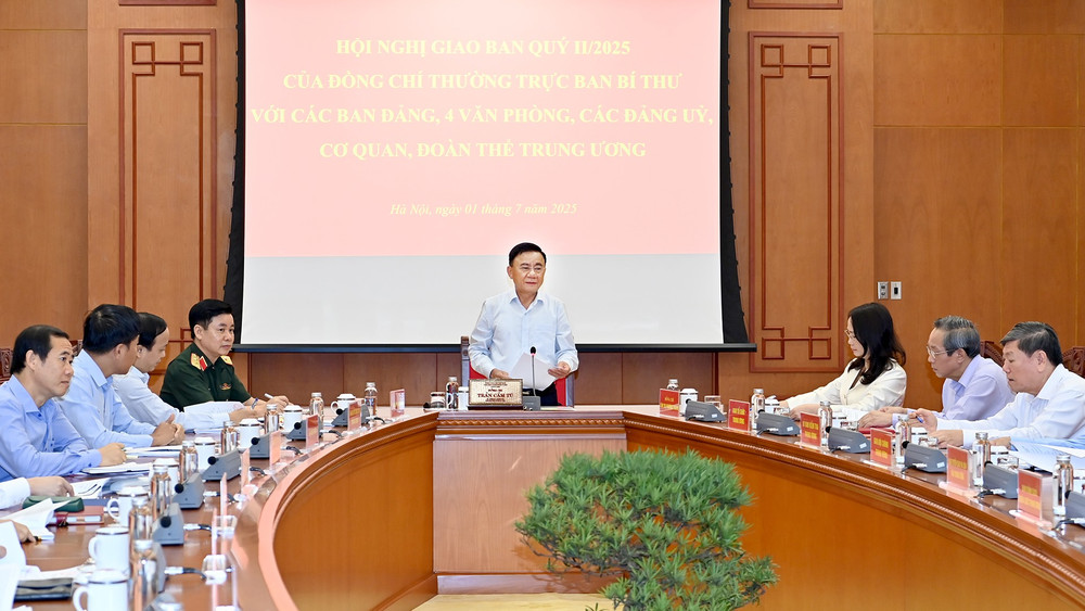 Thường trực Ban Bí thư Trần Cẩm Tú chủ trì giao ban với các ban đảng, văn phòng, các đảng ủy, cơ quan, đoàn thể Trung ương.