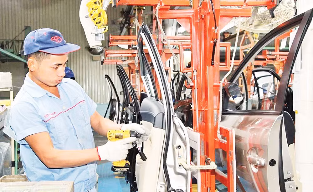 Kinh tế của tỉnh Phú Thọ còn phụ thuộc lớn vào khu vực doanh nghiệp có vốn FDI và một số ít doanh nghiệp quy mô lớn.