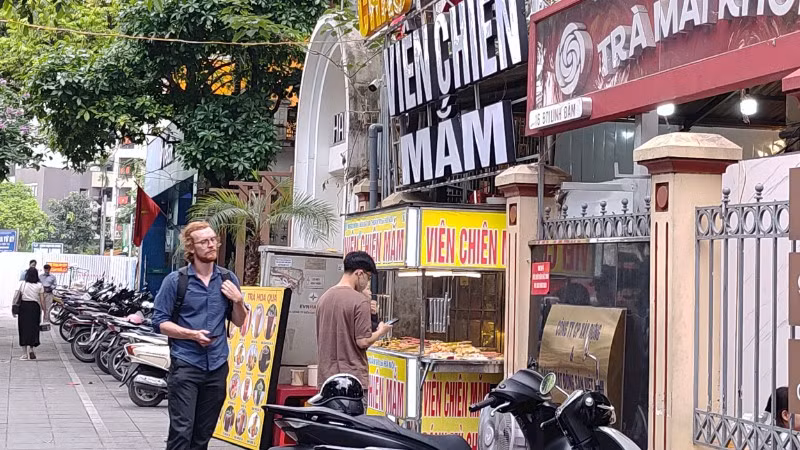 Cần những giải pháp căn cơ, ngăn chặn thực phẩm không an toàn tràn lan trên thị trường. (Ảnh Văn Học)