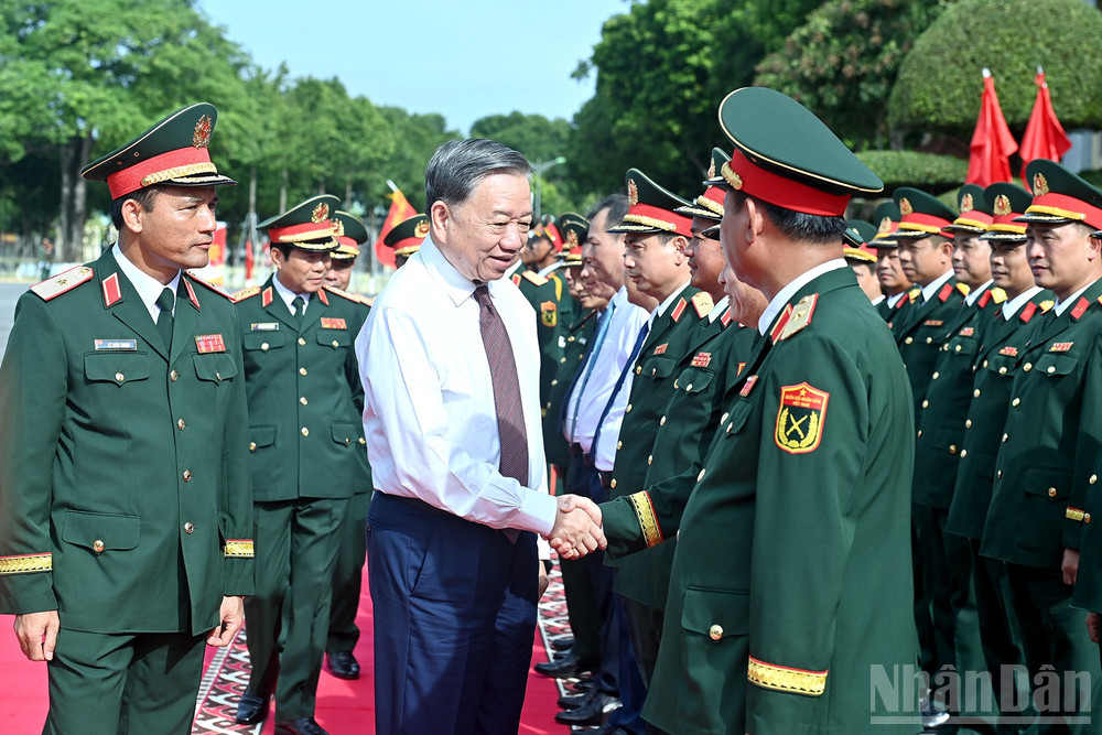 Tổng Bí thư Tô Lâm, Bí thư Quân ủy Trung ương với cán bộ, sĩ quan Quân đoàn 12 (Bộ Quốc phòng). ndo_br_a4-bnd-7559.jpg