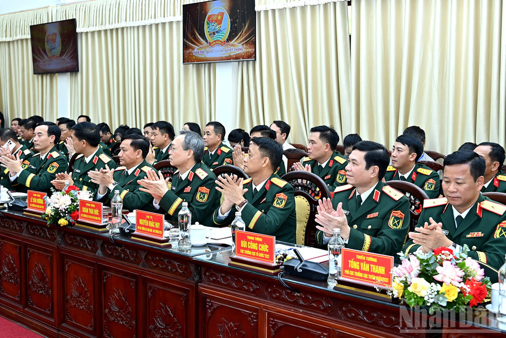 Các đại biểu tham dự buổi làm việc. ndo_br_a9-bnd-7864.jpg
