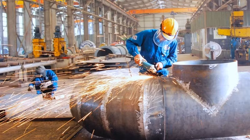 Chính phủ sẽ tập trung hỗ trợ cộng đồng doanh nghiệp, người dân, tạo lòng tin đối với cơ chế chính sách của Nhà nước và giảm chi phí tuân thủ, chi phí của nền kinh tế. (Ảnh Lê Tiên)