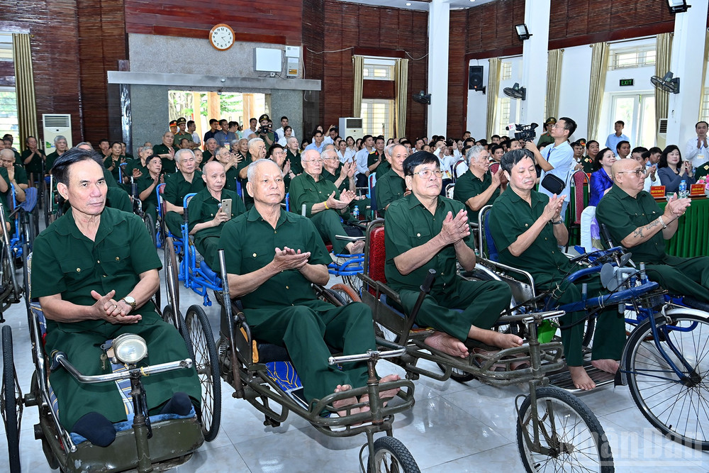 Các thương binh tham dự buổi lễ. ndo_br_a6-bnd-3691.jpg