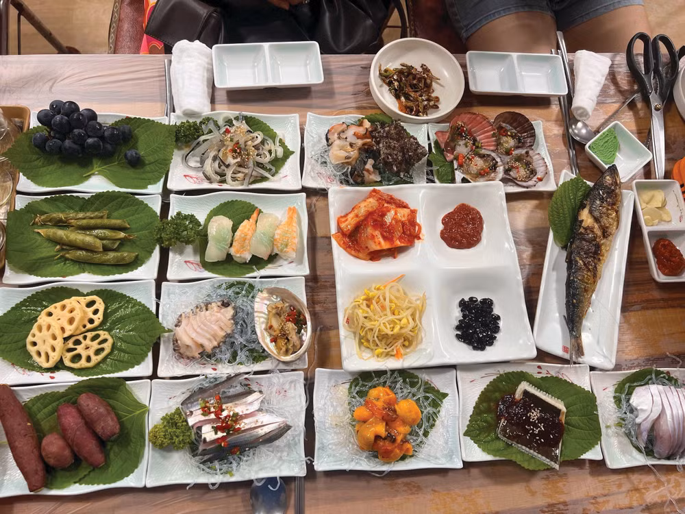 bua-tiec-dam-da-huong-vi-bien-khoi.jpg