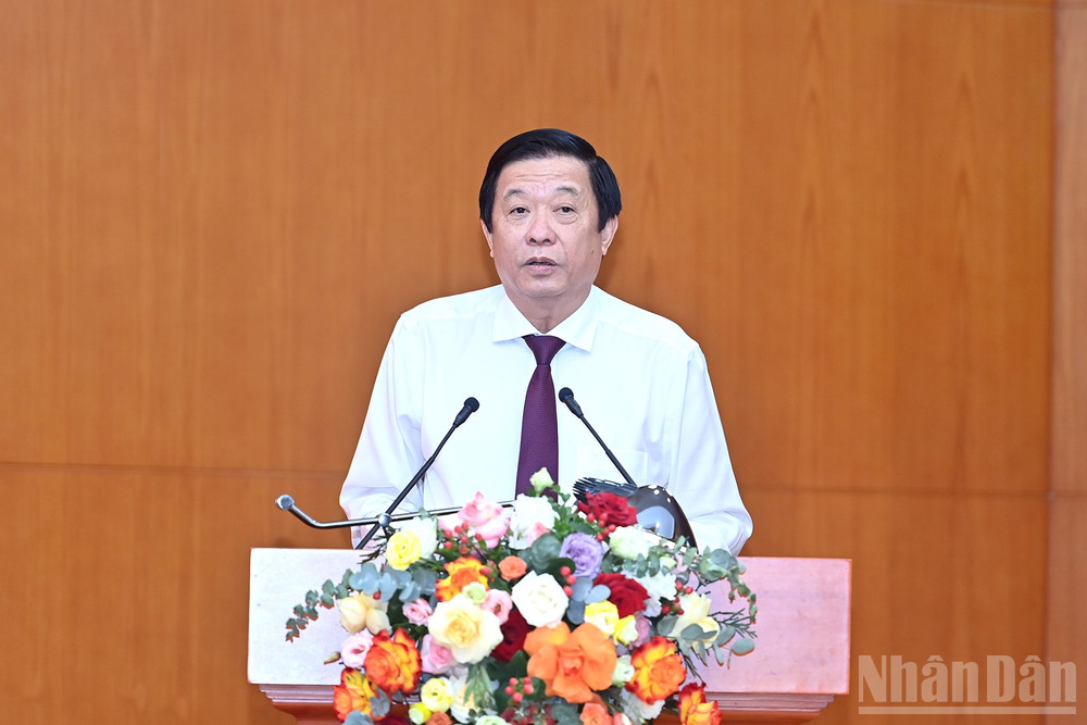 Phó Trưởng Ban Nội chính Trung ương Bùi Văn Nghiêm trình bày báo cáo tại hội nghị. ndo_br_a7-bnd-2590.jpg