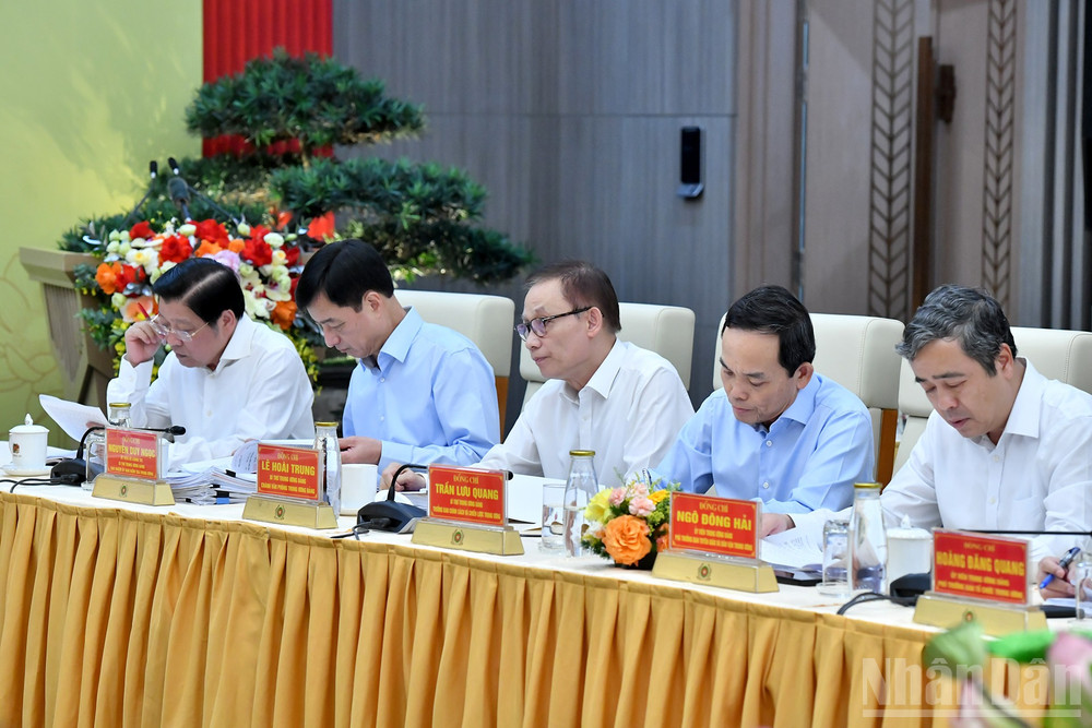 Các đồng chí lãnh đạo Đảng, Nhà nước dự Hội nghị. ndo_br_a6-dsc-4190.jpg