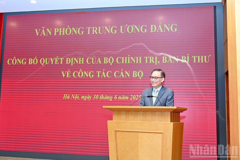 Chánh Văn phòng Trung ương Lê Hoài Trung phát biểu. ndo_br_a2-bnd-0981.jpg