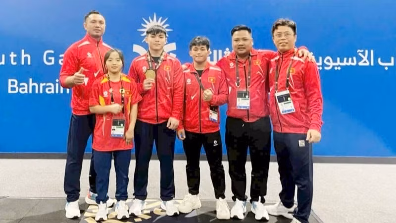 Đội tuyển cử tạ Việt Nam khép lại Đại hội thể thao trẻ châu Á 2025 với Huy chương vàng của Nguyễn Thành Duy.