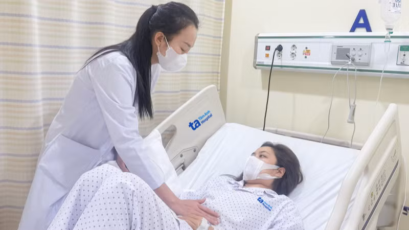 Nhiều người dân phường Gia Định phản ánh việc tại địa bàn vẫn còn tình trạng thực phẩm không rõ nguồn gốc bày bán tràn lan ở chợ truyền thống.