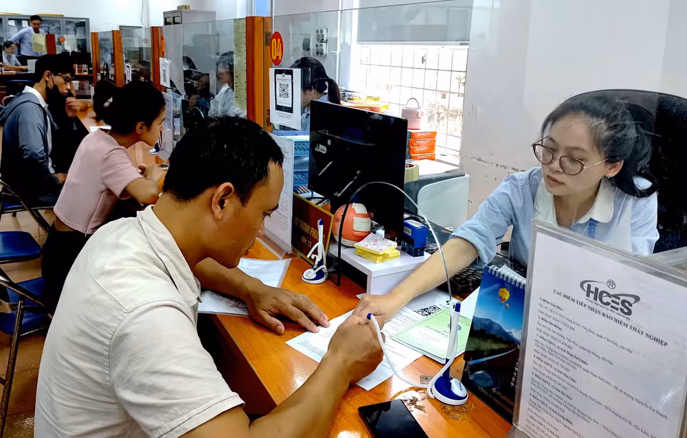 Người lao động cần được bảo đảm đầy đủ quyền lợi theo quy định của pháp luật. (Ảnh VĂN HỌC)