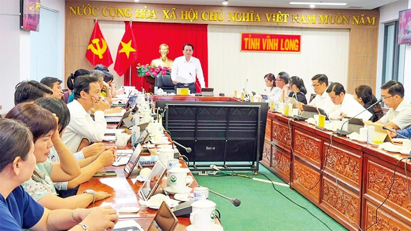 Lãnh đạo tỉnh Vĩnh Long thường xuyên họp trực tuyến với các xã, phường để tháo gỡ khó khăn về thủ tục hành chính.