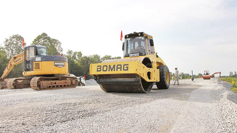 Tiến độ thi công Dự án thành phần 3 thuộc Dự án cao tốc Châu Đốc-Cần Thơ-Sóc Trăng (trục ngang giai đoạn 1) đang được đẩy nhanh.