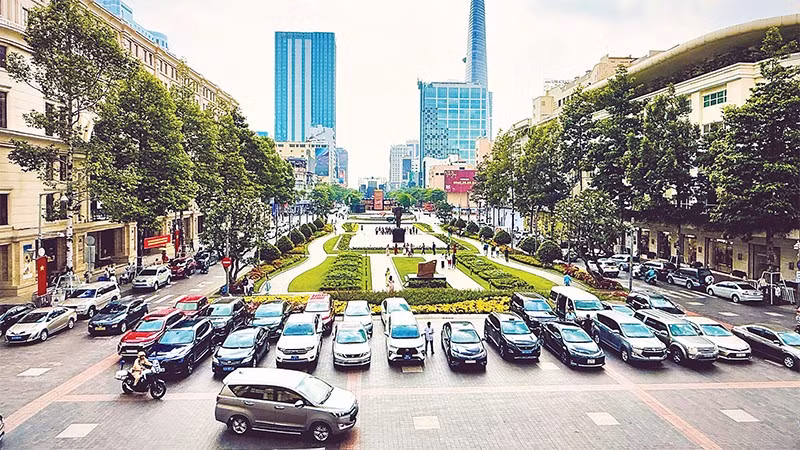 Một góc đường Lê Thánh Tôn, phường Sài Gòn, Thành phố Hồ Chí Minh.