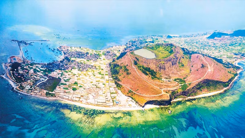 Đảo Lý Sơn, hạt nhân du lịch biển, đảo của tỉnh Quảng Ngãi.
