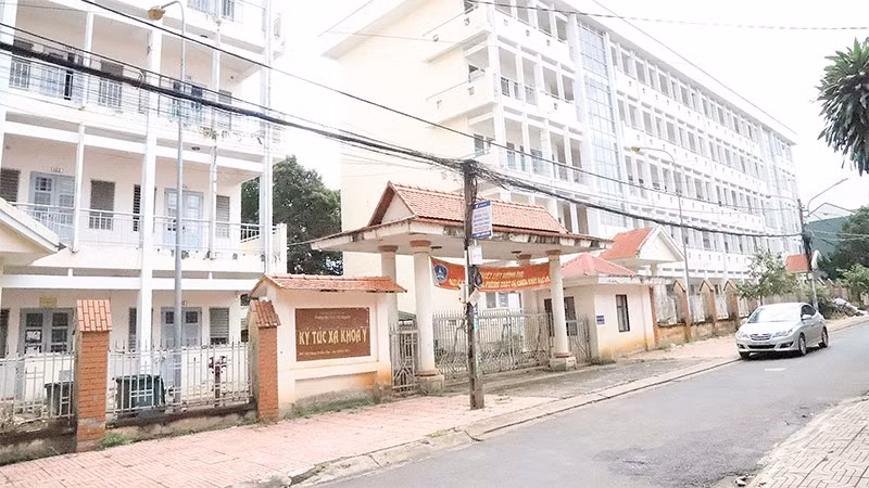 Ký túc xá Khoa Y, Trường đại học Tây Nguyên nằm trên địa bàn phường Buôn Ma Thuột sẽ được sửa chữa, cải tạo làm nhà công vụ cho cán bộ công chức, viên