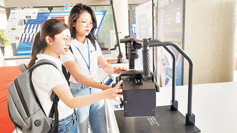 Trưng bày các sản phẩm khoa học tại Khu Công nghệ cao Thành phố Hồ Chí Minh.