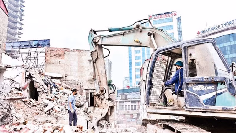 Dự án đầu tư xây dựng tuyến đường Vành đai 1 (đoạn Hoàng Cầu-Voi Phục) đã cơ bản hoàn thành công tác giải phóng mặt bằng. (Ảnh BẢO LONG)