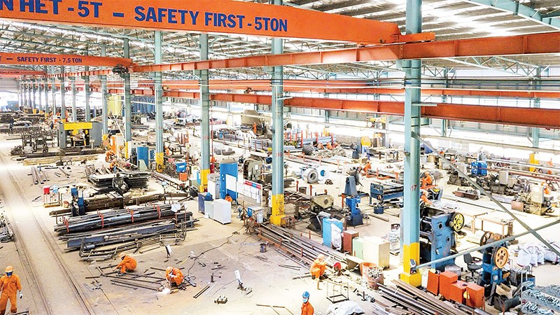 Công nhân Tập đoàn Đại Dũng sản xuất kết cấu thép cho dự án năng lượng điện gió Greater Changhua.