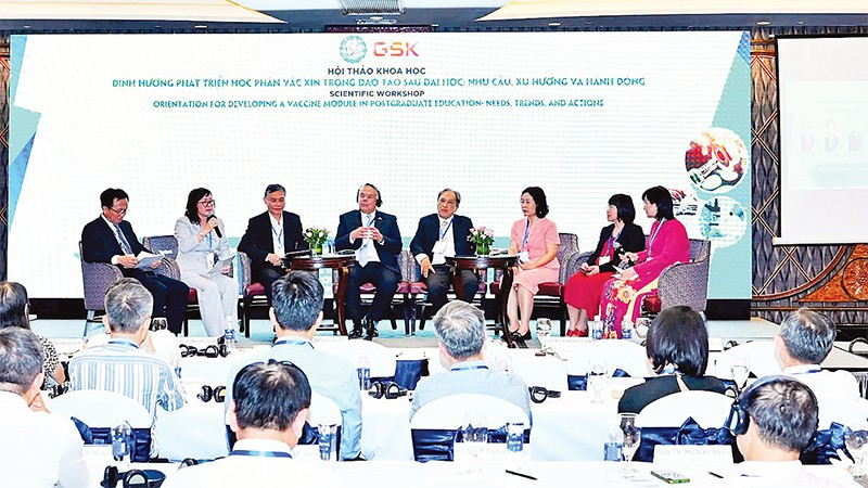 Các chuyên gia bàn thảo về đưa học phần vắc-xin vào giảng đường y khoa.