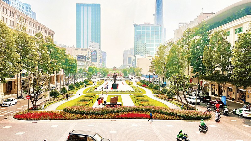 Phố đi bộ Nguyễn Huệ là không gian công cộng điển hình của thành phố.