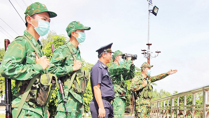 Lực lượng Bộ đội Biên phòng tỉnh Đồng Tháp tăng cường tuần tra phòng chống buôn lậu, gian lận thương mại.