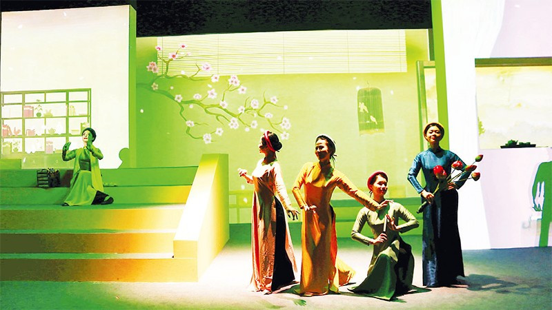 Nét đẹp văn hóa Hà thành được giới thiệu qua tour Ký ức Cột cờ.