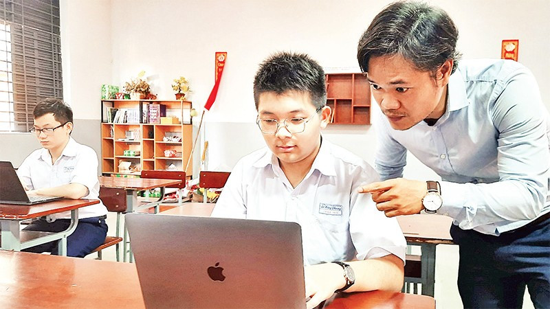 Học sinh Trường THPT chuyên Lê Hồng Phong, Thành phố Hồ Chí Minh học môn trí tuệ nhân tạo.