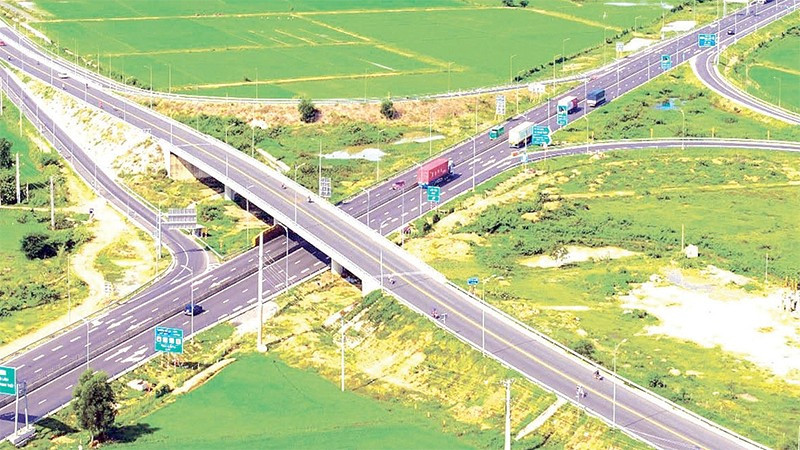 Nút giao trên tuyến cao tốc Vĩnh Hảo-Phan Thiết.