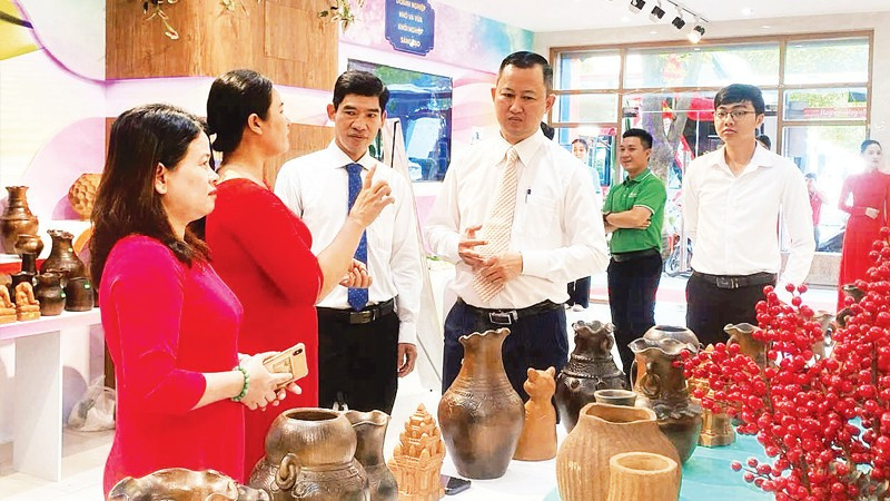 Tham quan, trải nghiệm gốm Bàu Trúc của người Chăm ở tỉnh Khánh Hòa.