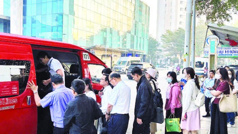 Tuyến buýt 171 (Thành phố Hồ Chí Minh-Bình Dương cũ) phục vụ rộng rãi người dân từ đầu tháng 11 thu hút đông hành khách.