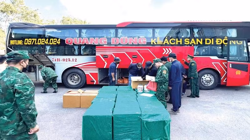 Đồn Biên phòng cửa khẩu quốc tế Lao Bảo liên tiếp phát hiện các vụ vận chuyển hàng lậu, thu giữ số lượng lớn hàng hóa.