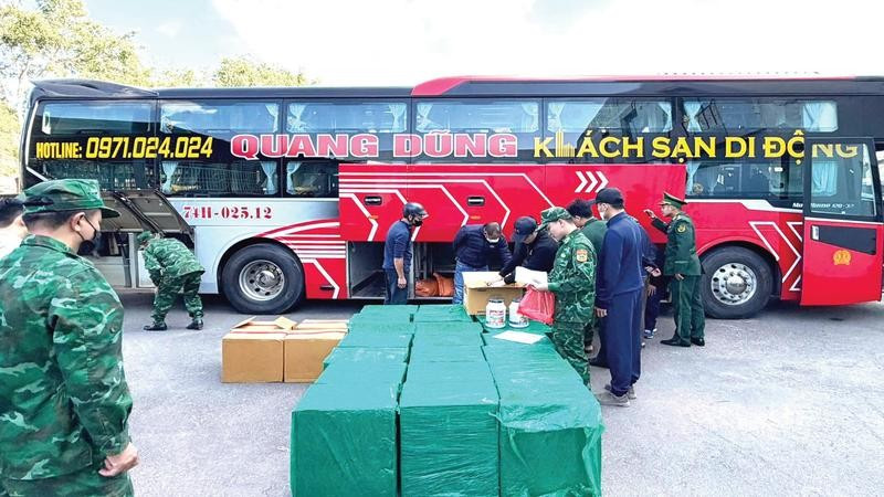 Đồn Biên phòng cửa khẩu quốc tế Lao Bảo liên tiếp phát hiện các vụ vận chuyển hàng lậu, thu giữ số lượng lớn hàng hóa.