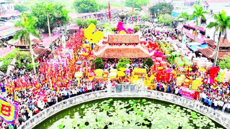 Mỗi năm, lễ hội Phủ Dầy, tỉnh Ninh Bình thu hút lượng lớn du khách.