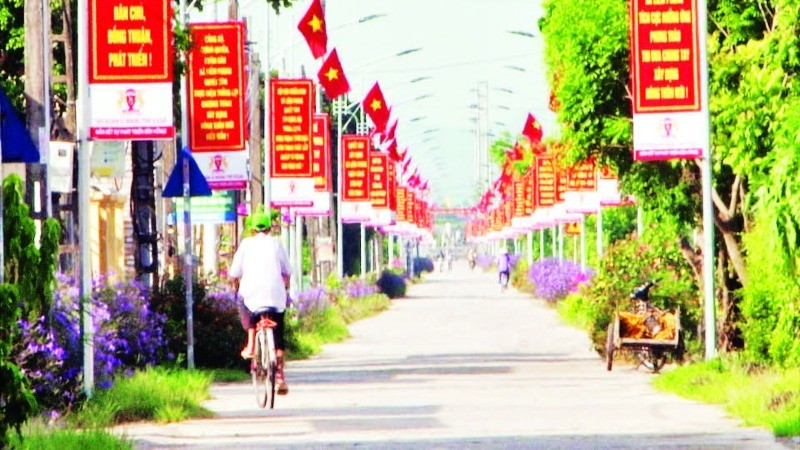 Nhờ thực hiện tốt công tác dân vận, các tuyến đường liên xã ở huyện Thanh Liêm được chỉnh trang, bảo đảm sạch, đẹp.