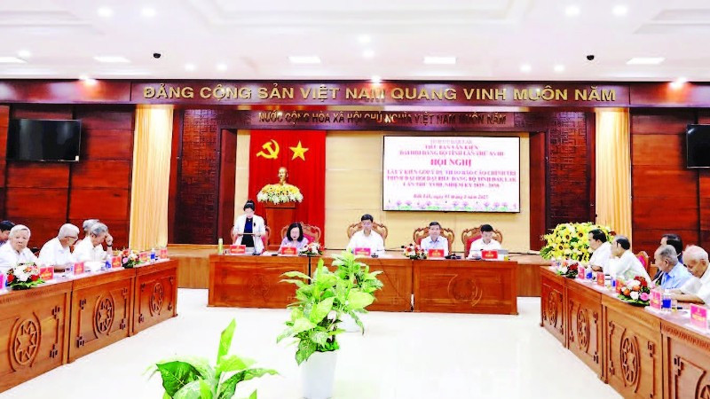 Các đại biểu tham dự hội nghị.