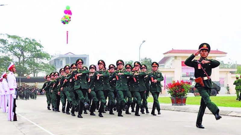 Các lực lượng vũ trang tỉnh Nghệ An trong lễ ra quân. (Ảnh TRUNG HIẾU)