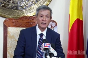 Đại sứ Nguyễn Minh Vũ trả lời phỏng vấn các cơ quan báo chí nhân kỷ niệm 58 năm Ngày Thiết lập quan hệ ngoại giao Việt Nam-Campuchia.