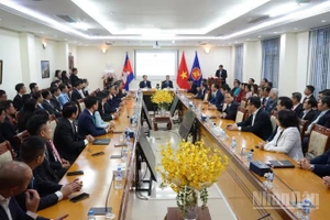 Quang cảnh buổi gặp mặt ở Đại sứ quán Việt Nam tại Campuchia. (Ảnh: ĐINH TRƯỜNG)