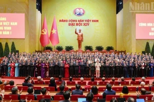 Ban Chấp hành Trung ương khóa XIV ra mắt Đại hội. (Ảnh: nhandan.vn)