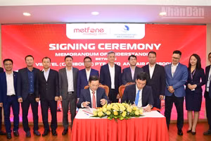 Lãnh đạo của Metfone và Air Cambodia ký kết Biên bản ghi nhớ hợp tác.