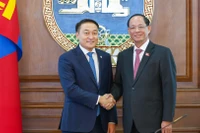 Phó Chủ tịch Quốc hội Trần Quang Phương và Chủ tịch Quốc hội Mông Cổ Dashzegve Amarbayasgalan. (Ảnh: TTXVN)