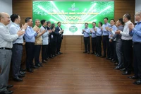 Ban lãnh đạo công ty thực hiện nghi thức BSR đạt mốc doanh thu hợp nhất 140 nghìn tỷ đồng.