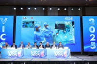 Các chuyên gia tham gia hội nghị. 