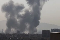 Khói bốc lên sau một vụ nổ ở thủ đô Tehran, Iran, ngày 28/2/2026. (Ảnh: The Times of Israel/TTXVN)