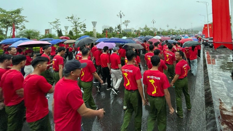 Tại trung tâm tỉnh Lai Châu có hơn 3.000 người thuộc các tầng lớp nhân dân tham gia sự 1-2648.jpg