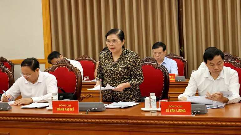 Ban Thường vụ tỉnh Lai Châu báo cáo tại buổi làm việc với Tổ công tác số 3 của Bộ Chính trị về công tác chuẩn bị Đại hội Đảng bộ tỉnh nhiệm kỳ 2025-2030. 5.jpg