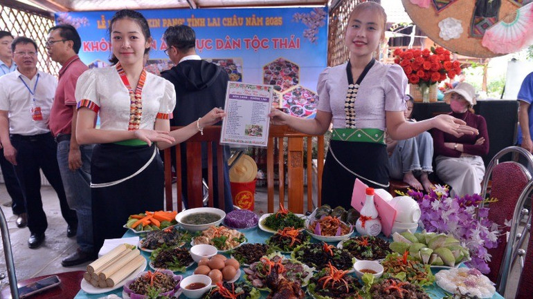 Ẩm thực truyền thống dân tộc Thái cũng được công nhận là di sản phi vật thể Quốc gia. dsc-6001-312.jpg