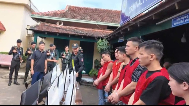 Cơ quan điều tra xác nhận có khoảng 8.000 nạn nhân bị lừa với số tiền lên đến hơn 300 tỷ đồng. 572804564-1137818705183640-3439947600711918353-n-9232.jpg