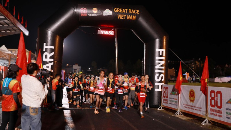 Athletes participating in the 35km distance start. 5g1a1664-t-7442.jpg