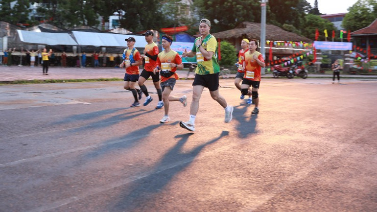Athletes participate in the 15km distance. 5g1a1721-t-2878.jpg